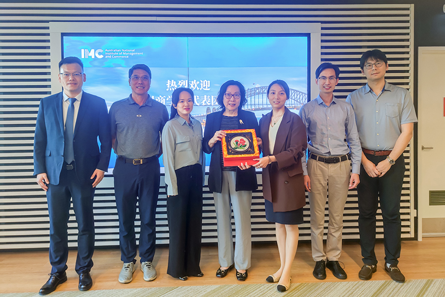 5公司领导拜访澳洲国立管理与商业公司.jpg