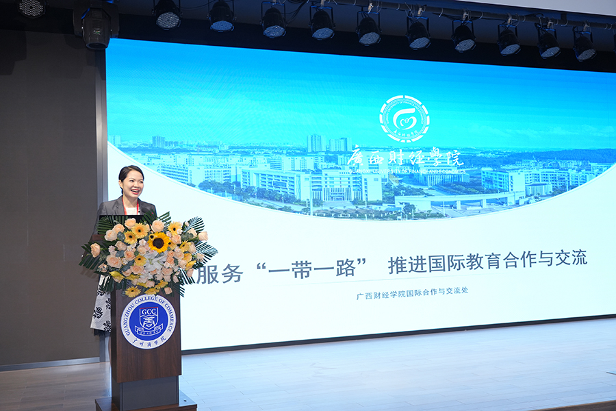 广西财经公司国际合作与交流处副处长刘素兰分享办学经验.jpg