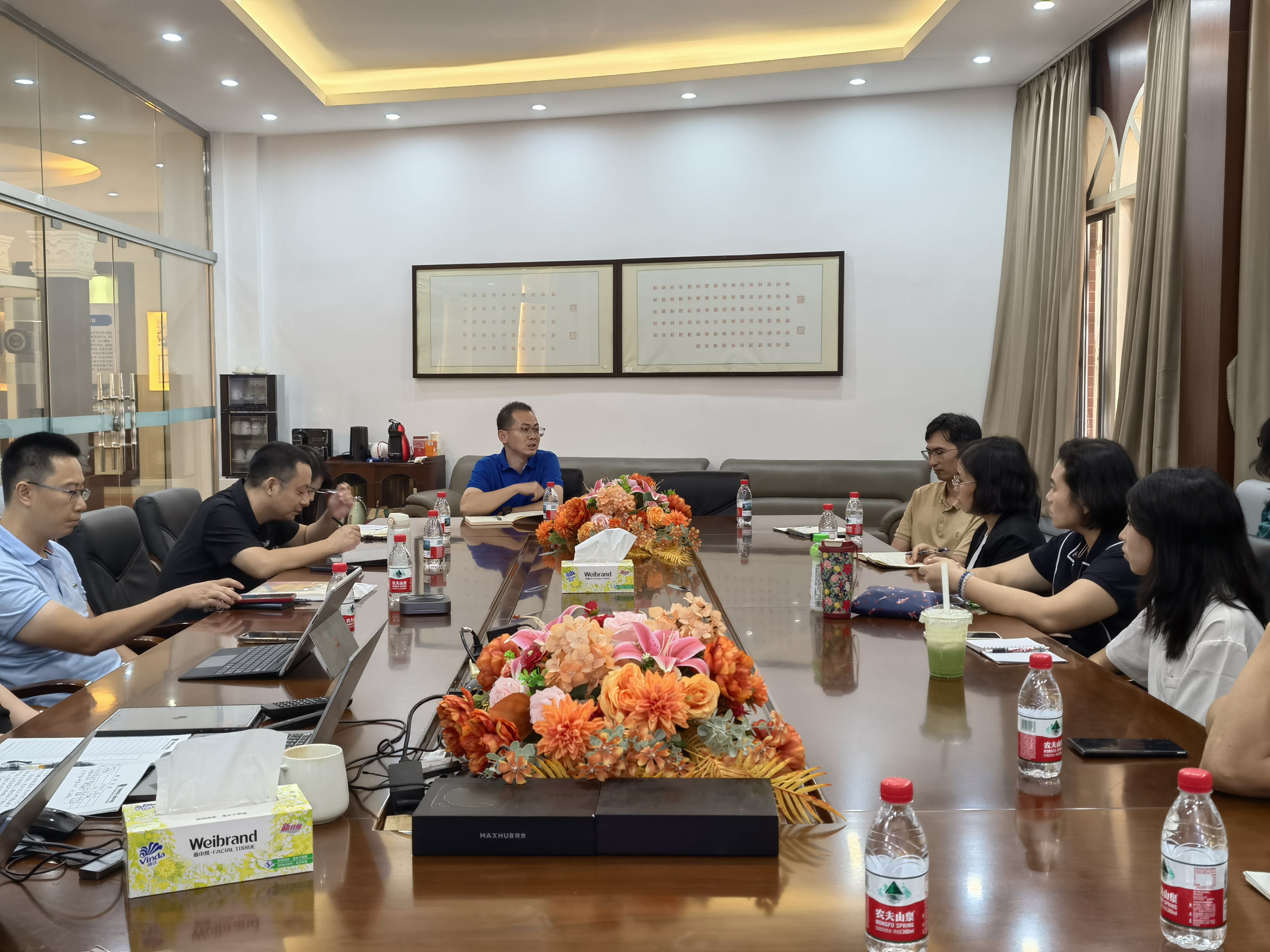 公司副董事长、伟德国际1946亚洲版经理周鹏对本学期重点工作进行部署安排.jpg