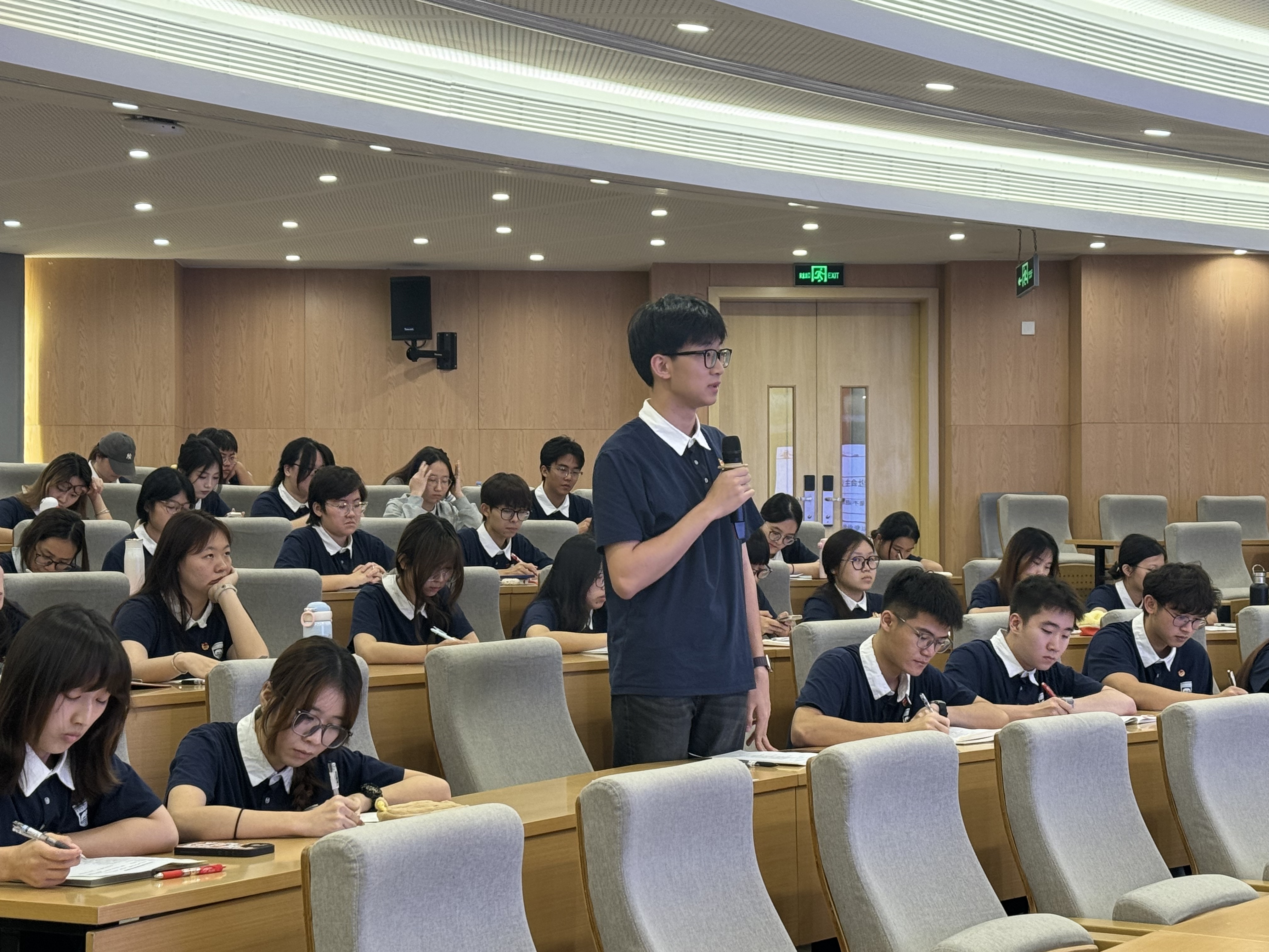 学员积极参与互动.jpg