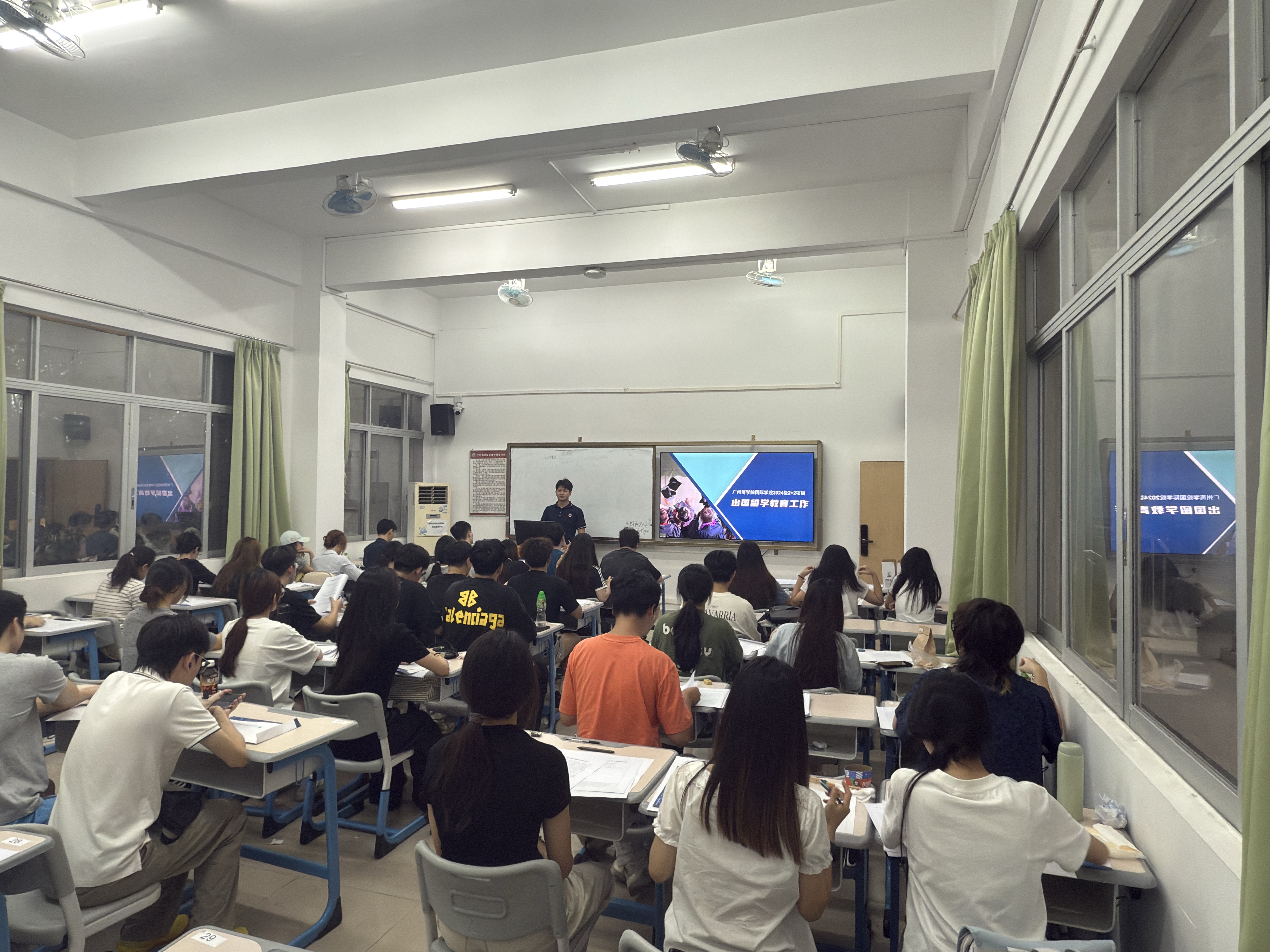 会议现场2.jpg