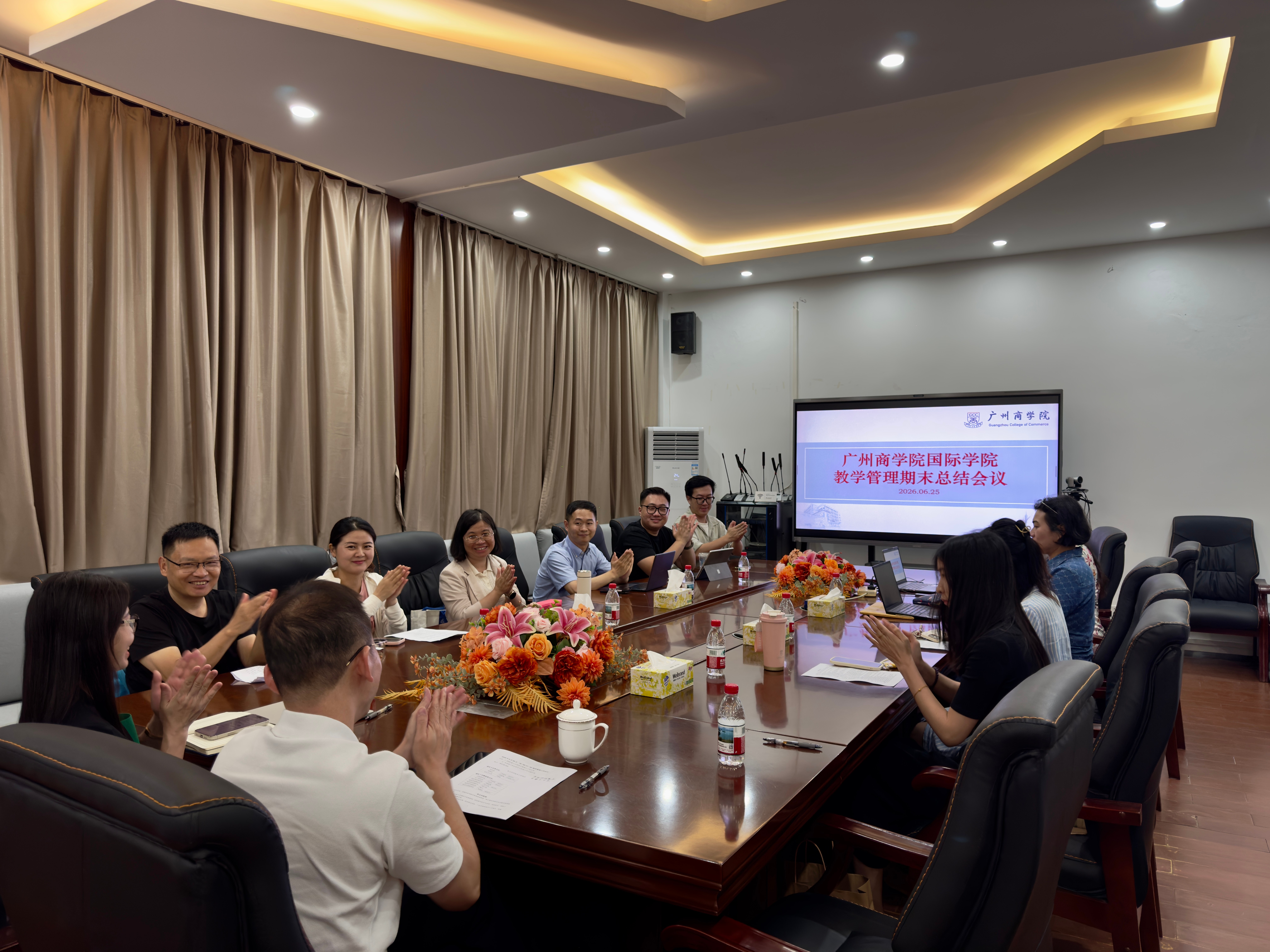 伟德国际1946亚洲版期末教学管理总结会议现场(一).jpg
